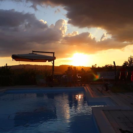 Casolara: Ospitalita Su Misura Apartment Castello di Serravalle Ngoại thất bức ảnh